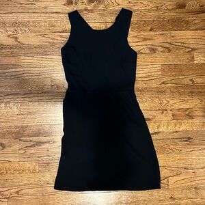 LOFT Little black dress size 6. Cute cutout detail in the back with pockets!